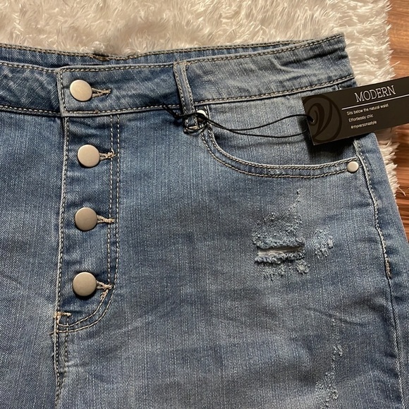 VERSONA NWT Button Fly Shorts Size 14 - Picture 4 of 10